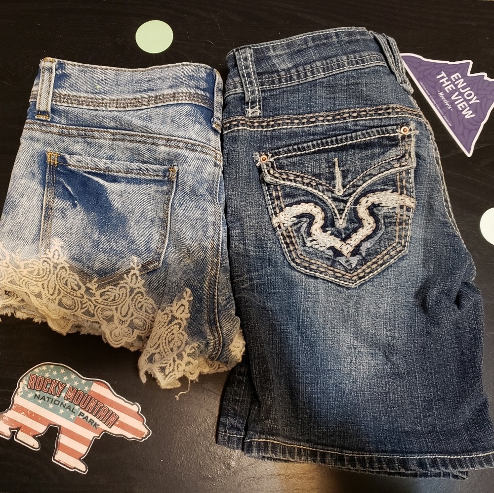 🔴 SOLD 2 pairs of Jean shorts - Picture 1 of 7